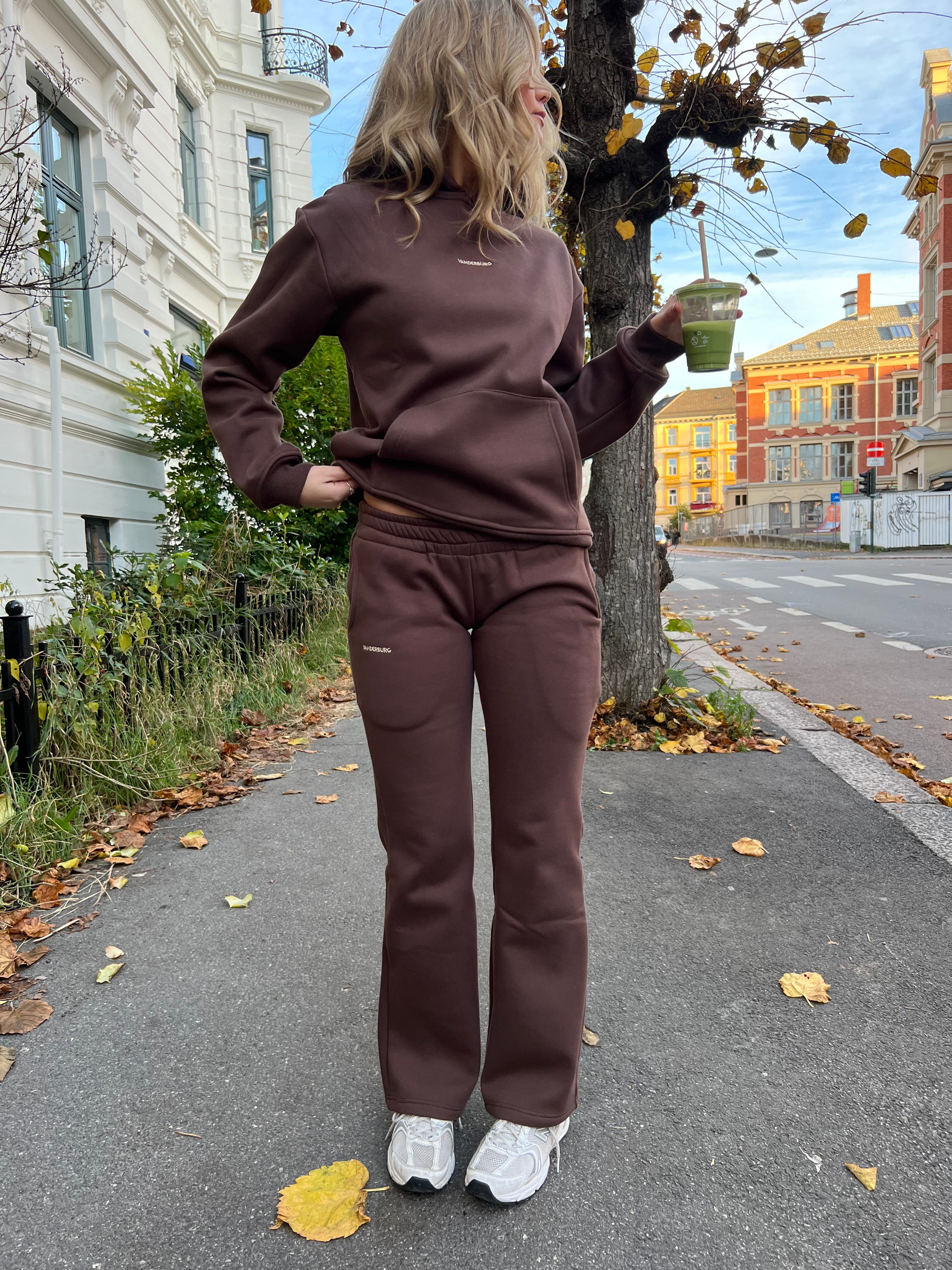 HEARTLINE SWEATPANTS- BROWN